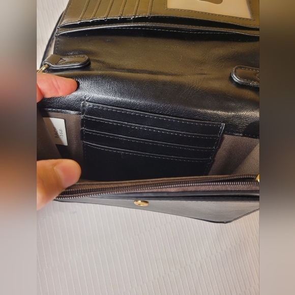 YIK Fung Minimalist Black Clutch Wallet Crossbody Bag - Picture 5 of 13